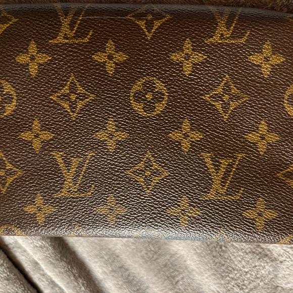 Louis Vuitton Vintage Monogram Pochette Passport - Picture 2 of 15
